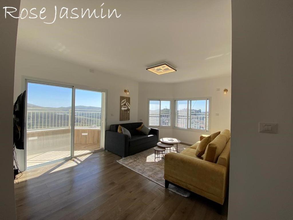 Jasmin Suites Majdal Shams Exterior photo